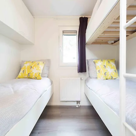 Comfortable Chalet Sea At 3 5 Km, In Egmond Шале